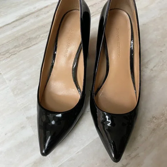 Women's Banana Republic Black Heals Size 6 - Picture 2 of 5